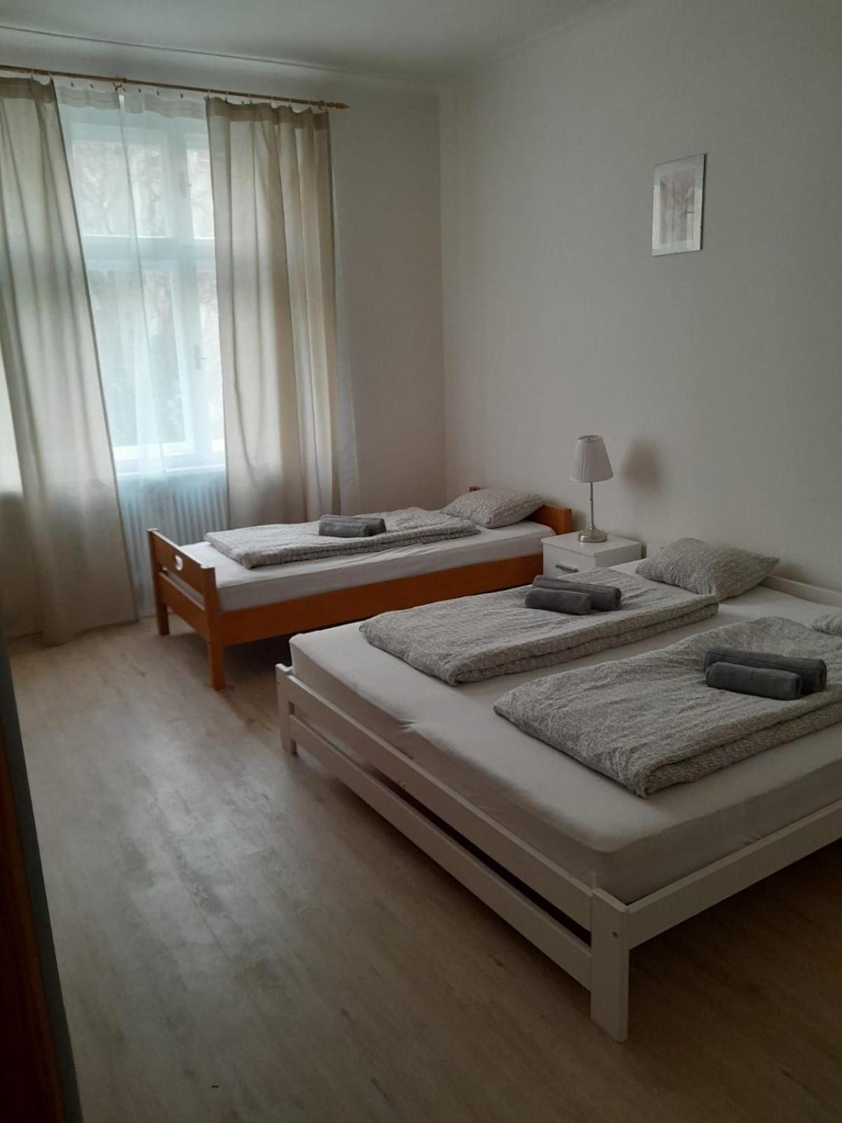 Lubert Apartmany S.R.O Praga Esterno foto