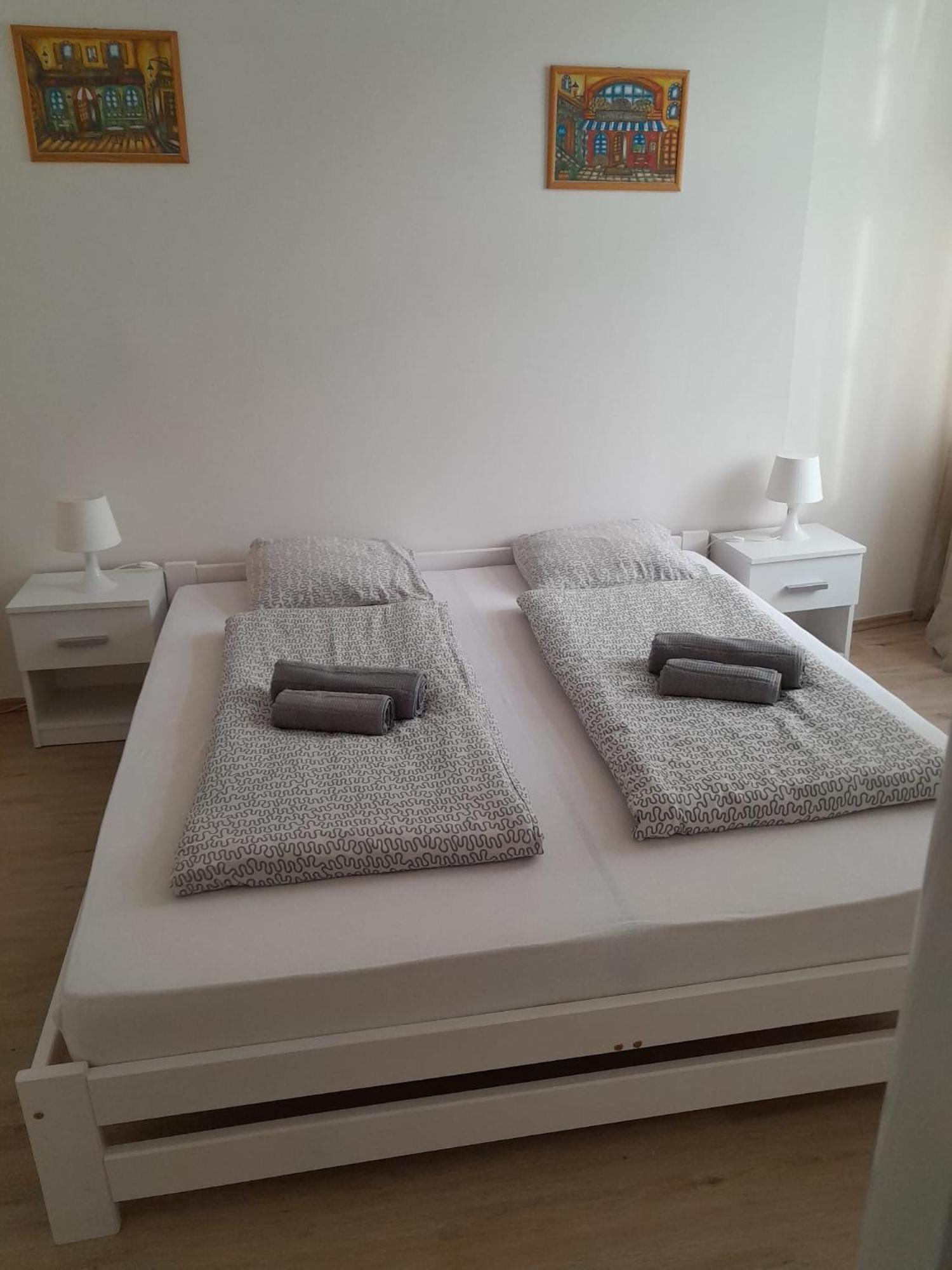 Lubert Apartmany S.R.O Praga Esterno foto